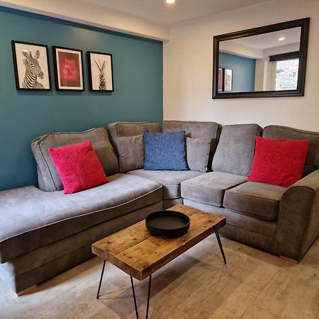 Stylish 5-Bed Home, Each With En-Suite And Own Tv Coventry Exterior photo
