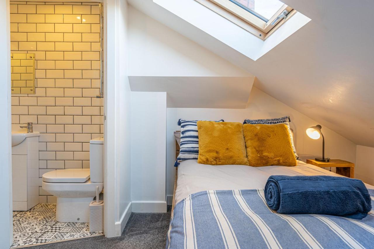 Stylish 5-Bed Home, Each With En-Suite And Own Tv Coventry Exterior photo